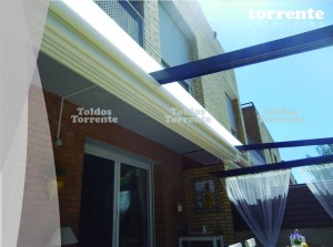 Pergola antilluvia by Torrente exteriores